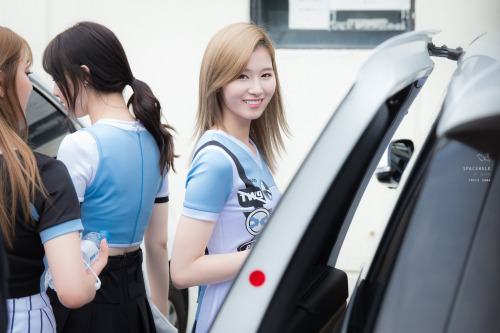 fy-sana:  SPACEWALK ♡ editing allowed, please credit   (1/2)  