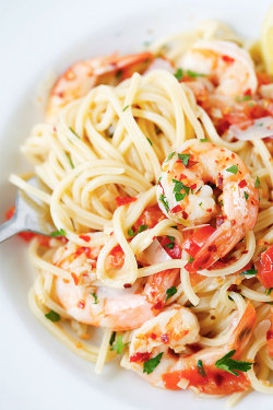 foodffs:  Spicy Shrimp PastaReally nice recipes.