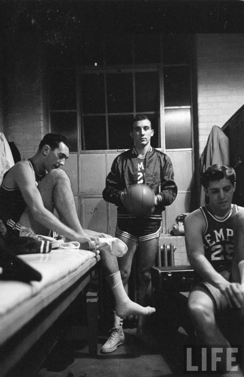 Temple basketball team(Mark Kauffman. 1951)