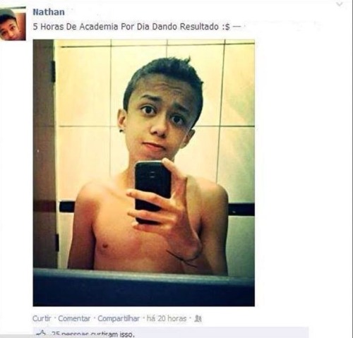    na cabeça ne mano, olha o tamanho da cabeça do et 