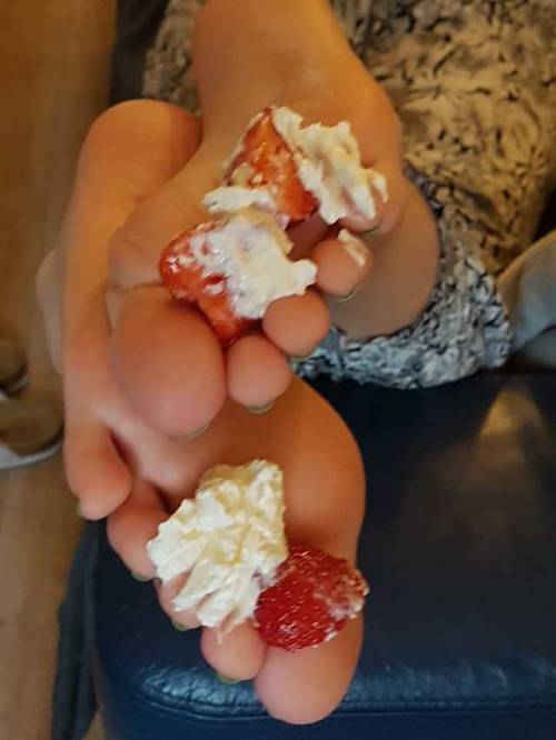 i LOVE strawberries, and you? ♥