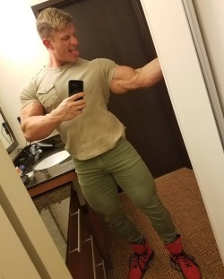 bodybuilers4worship:  Fuck yeah !