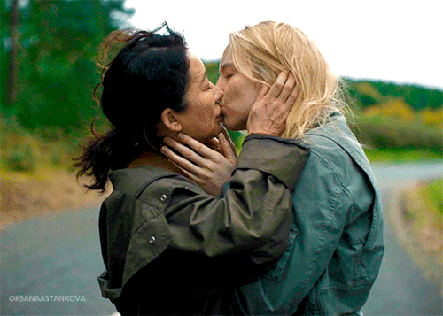 Two Years Ago Jodie Comer And Sandra Oh Gave Us The Best Onscreen Kiss Of All Time. - April 10, 2022.