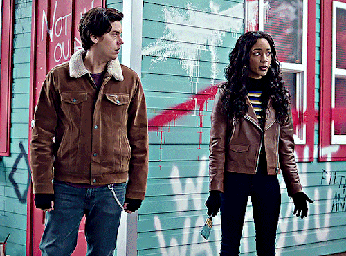 jabithacentral:JUGHEAD JONES &amp; TABITHA TATE↳ Chapter One Hundred and Three: The Town