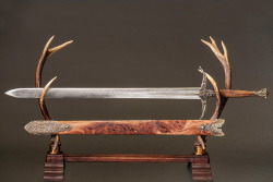 tumblrofthrones:  Heartsbane, the House Tarly Valyrian Steel Sword {x}   That is a beautiful piece of art