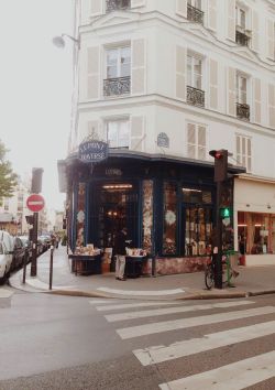 amandaonwriting:  Le Pont Traversé, 62 Rue de Vaugirard, Paris 