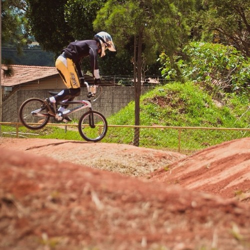 gustavoguru: #bmx #bike #dirt #cycling #brasilia #perdidosnatrilha