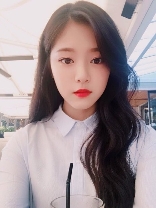 [CAFE] “Hello! This is LOONA’s second member Hyunjin!”안녕하세요! 이달의 소녀 두 번째 멤버 현진 입니다! 이번 11월 15일 제 생일날