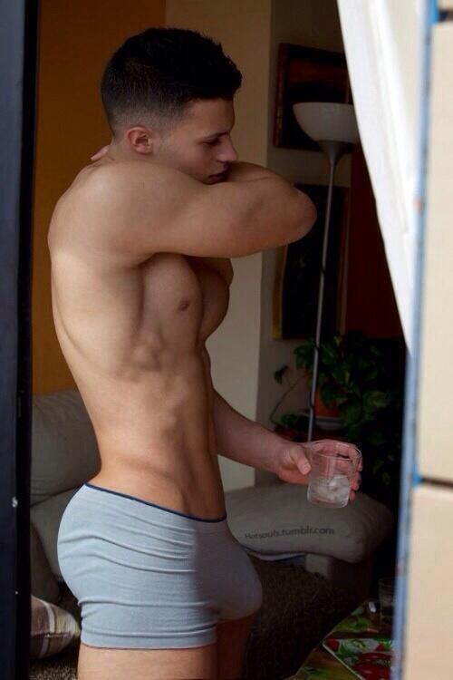 dominicanmen:  #GayBlatinoNerdLove Presents: Dominican.Men - Enjoy the show! 3/24/14 http://dominicanmen.tumblr.com I JUST GOT STUNG