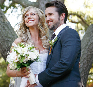 leepacey:  the gang marries their costars →   Kaitlin Olson (Dee) and Rob McElhenney