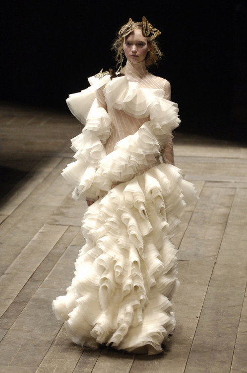 attackoftheclothes: Wedding Dress for Amita FontiAlexander McQueen, Fall 2006