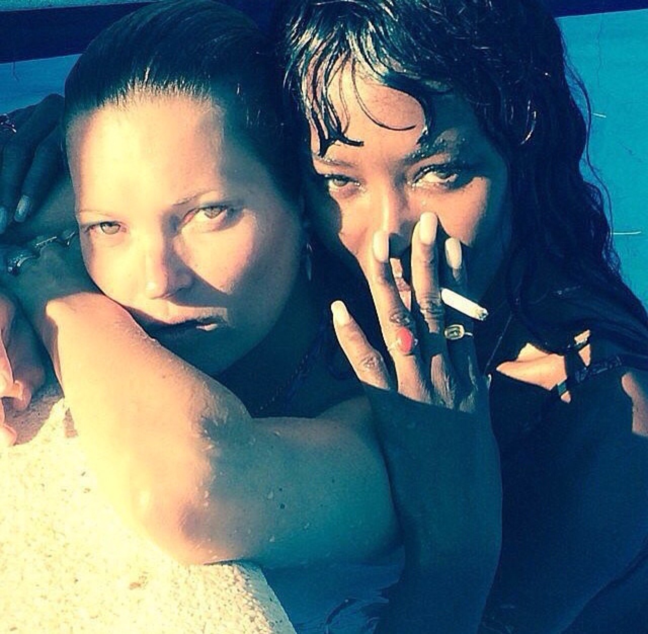 kingjammyjam:  sine–waves:  fuckrashida:  Naomi+Kate having a great time   us @sadnthirsty