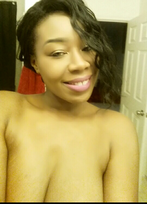 cumonlindsey:  Non nude hot torri, if you would bang her reblog I might send a few nudes