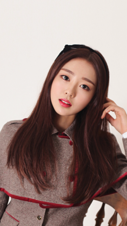 Yves (Loona) wallpaperslike/reblog if you save/use 