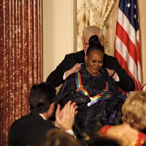 divalocity:  “I want to believe that there is a mountain so high that I will spend my entire life striving to reach the top of it.”  Congratulations to actress Cicely Tyson on being awarded a Kennedy Center Honor! The award recognizes Tyson’s lifetime