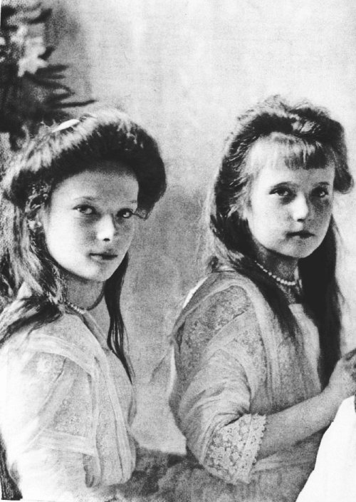delicate-flowers-of-the-past:  The Romanov Sisters : Grand Duchesses Olga,Tatiana,Maria and Anastasia (1910). 