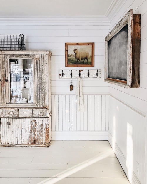 oldfarmhouse:oldfarmhouse:www.instagram.com/lizmariegalvanSHIPLAP& white paint