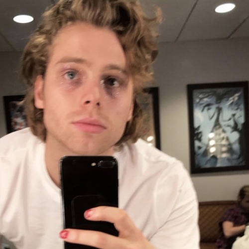 angelmikeyy:5sos + glitter moodboard