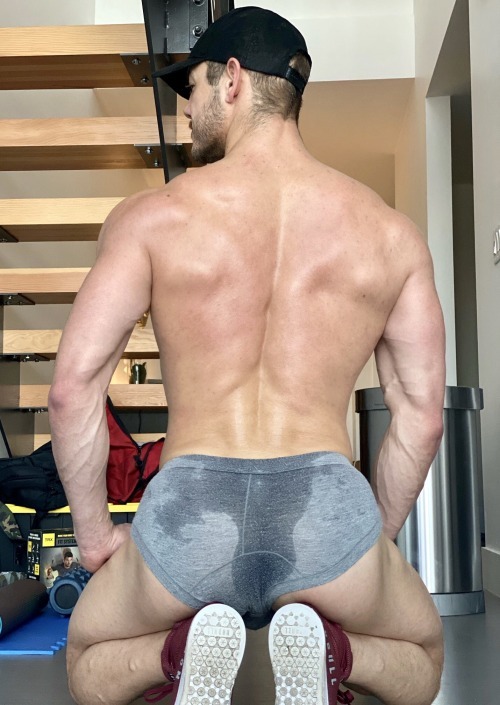 thesmellofhismusk:  Damn, love that ass sweat