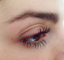 c0smeticated:  dentureteeth: eyes by fka