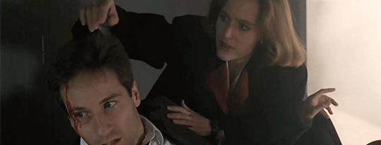 i-heart-scully: Scully’s medical skills being put to good use. 