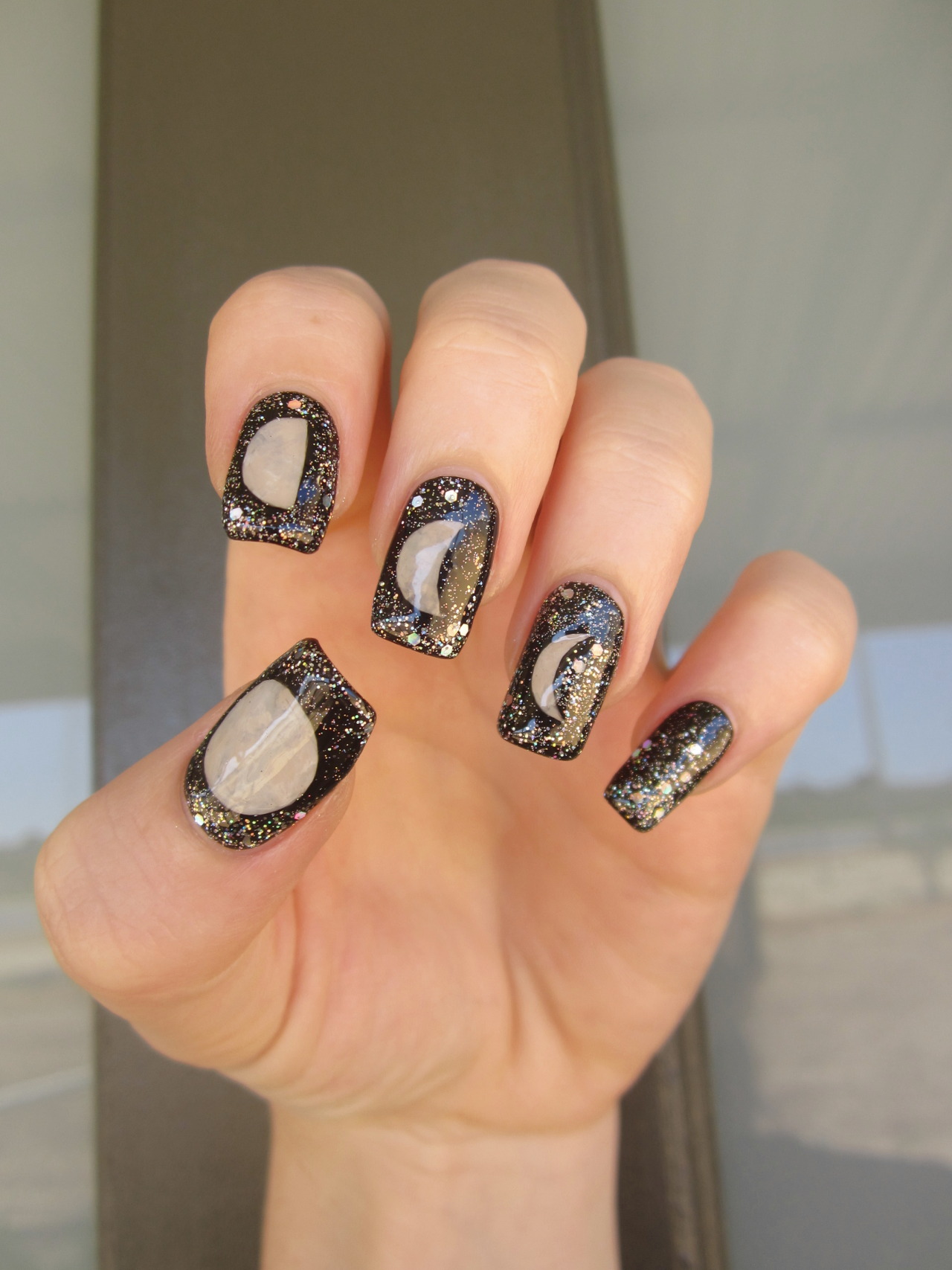reneesnails:  Moon nails. More original nail art. 