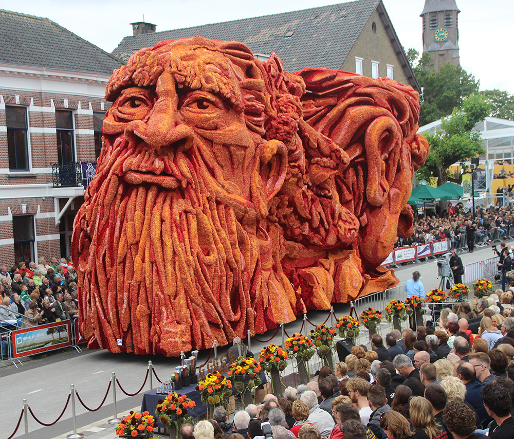 markruffalo:  culturenlifestyle:  Annual Parade in the Netherlands Pays Homage to