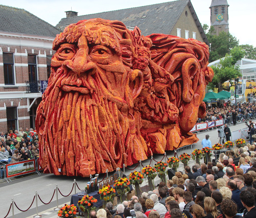 from89: The Annual ‘Corso Zundert’ Parade Honors Vincent Van Gogh with Monumental Floats