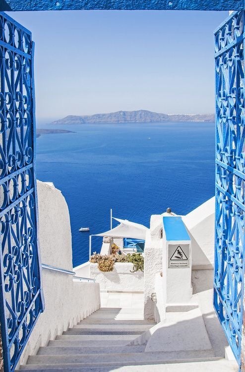 biisousss:  Santorini - Greece (this is what I always imagined the gates of heaven would look like)