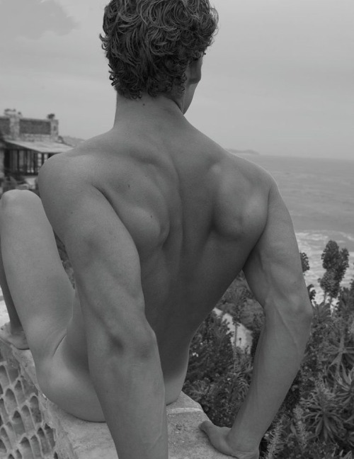 extra0rd1nary-belleza:  Male Nudes. Aldo Rossi  http://extra0rd1nary-belleza.tumblr.com/ 