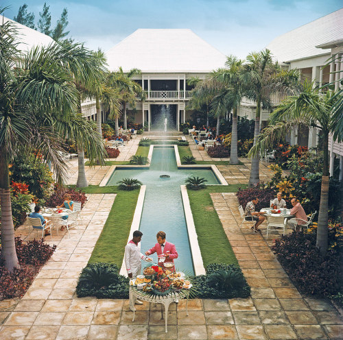 aconversationoncool: Slim Aarons, Bahamas, 1967.