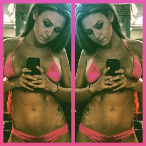 stripper-locker-room:  f0xiem0xie