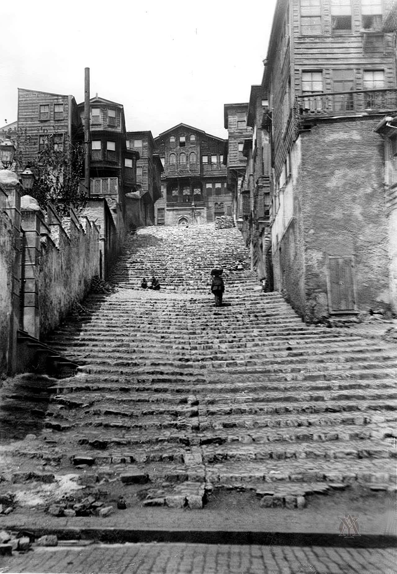Enli Yakuş, 1910 's by unknown photographer