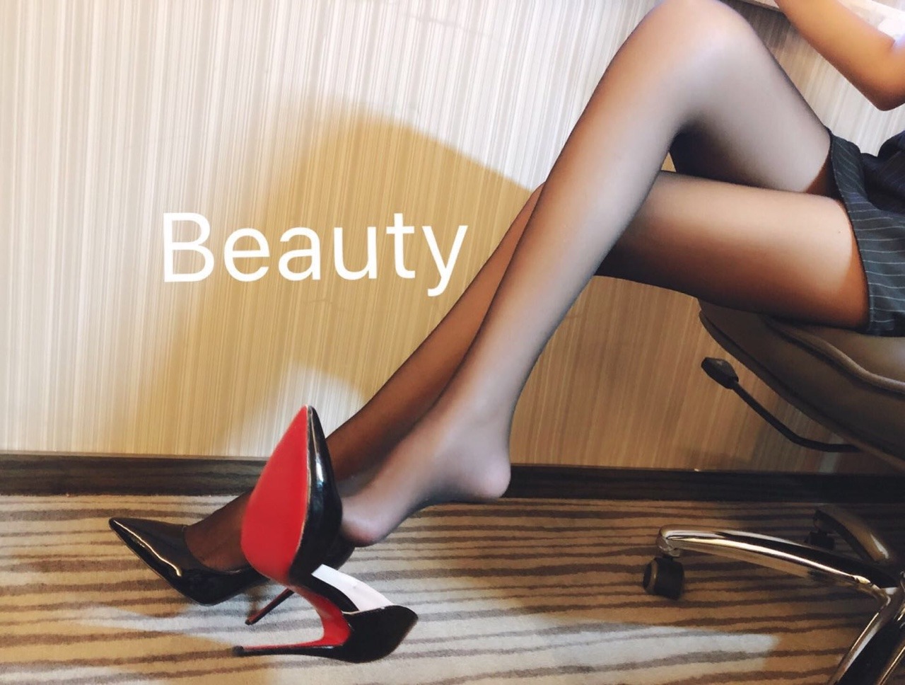 beautysexybaby:  新年快乐
