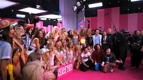 thesuperangels:  alanswiftie:  Taylor looks so happy when she gets her place in the