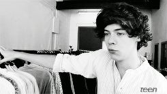 yayhaz:  @Harry_Styles: Girl you’ve been hitting that treadmill like a freak.
