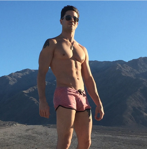 bulge-xlbigdick:  maxiremix:  Joe Putignano   hOt