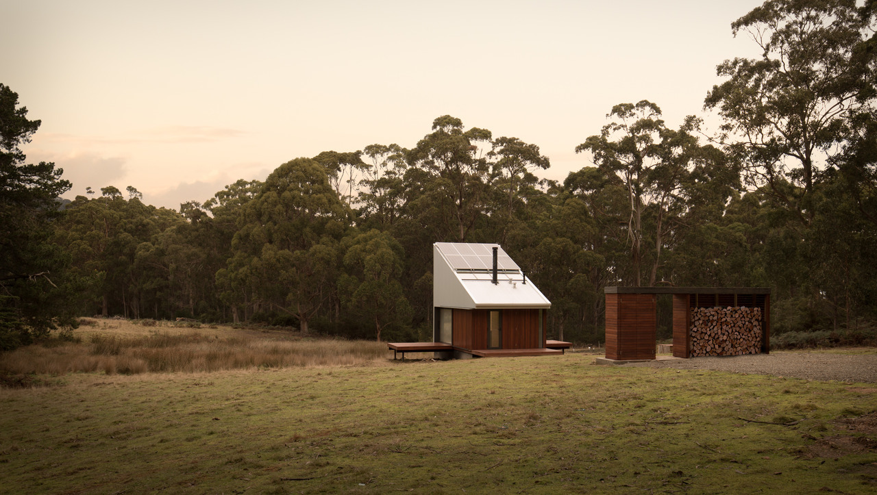 cabinporn:  Bruny 149 built by @maguiredevineThe design of the Bruny Island cabin