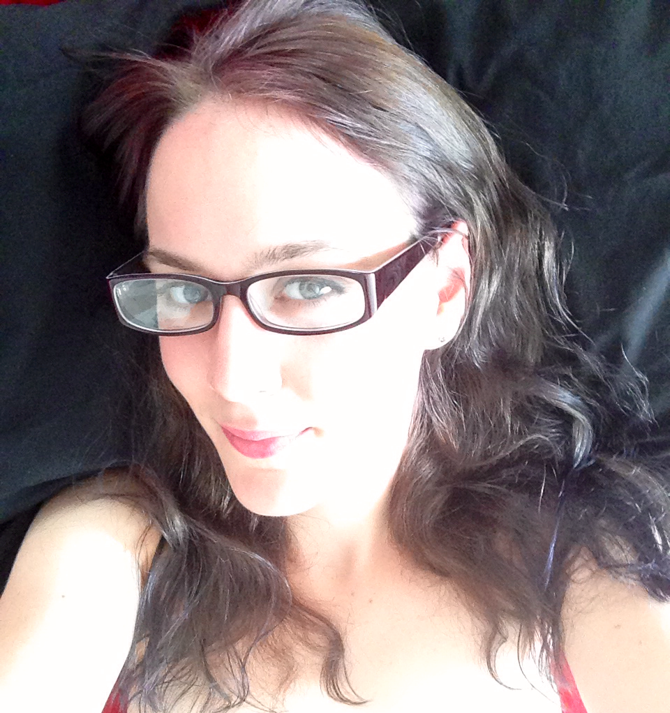 sierracirquespantydrawer:  Taking a break from posting butties* for a selfie. 😺