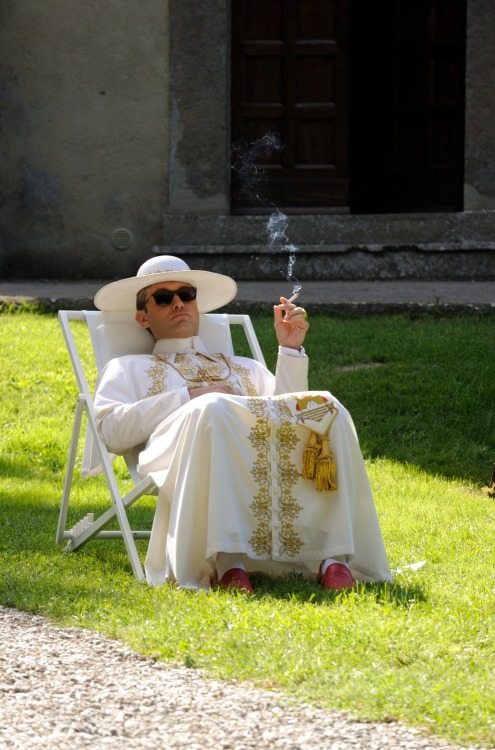 eroscestlavie:i can’t articulate how much jude law: sexy pope embodies my 2017 mood 