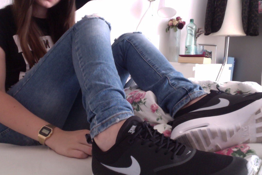 paleqt:  got some new nikes