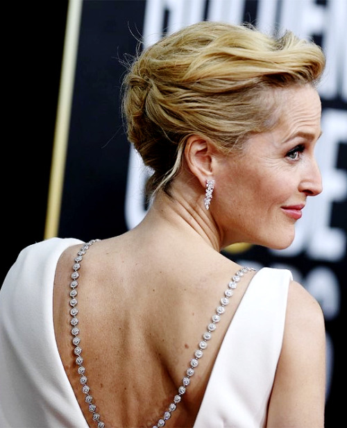 qilliananderson:Gillian Anderson attends the 77th Annual Golden Globe Awards held at the Beverly Hil