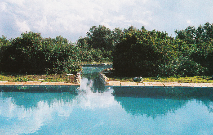 aqqindex:  Leonardo Mondadori Gardens/Pool 
