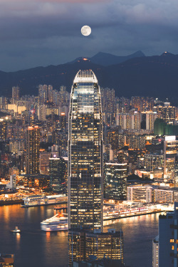 visualechoess:  Hong Kong in full moon -