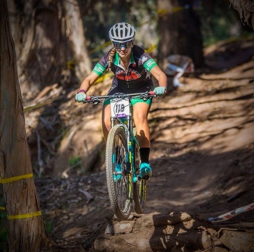 Racing The Course instagram.com/beelu.vanessa_mtb