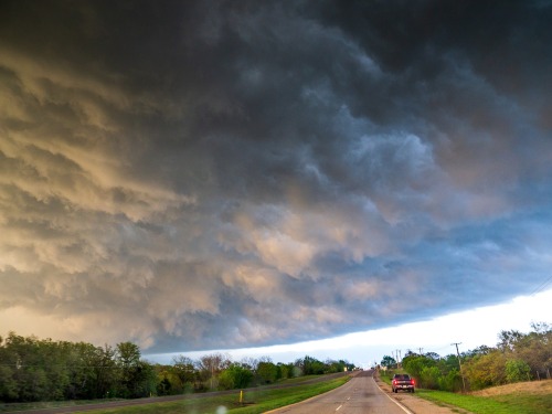 Whale’s mouth feature over US-70 west of Ardmore, OK in April 2014. https://www.facebook.com/T