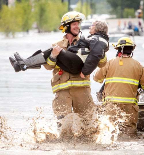 taconoms:  uni-t-e-a:  amroyounes:  Time to show some love and appreciate these heroes.  Firefighters are some badass mutha fuckas  firefighters are incredibly under appreciated, this is sadly the first appreciation post to them and we need more of these,