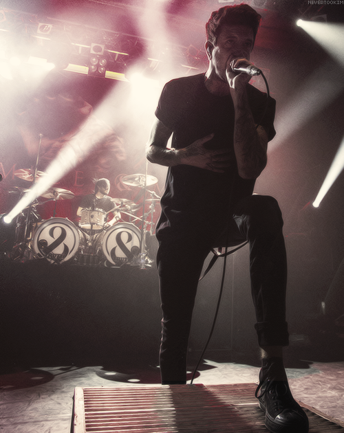 nevertookim:  3/25 pictures of Austin Carlile (x) 