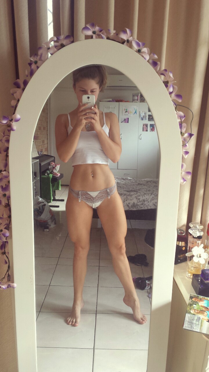 jaydeyfit:  My quads are so pumped and enormous right now that my calves are so incredibly