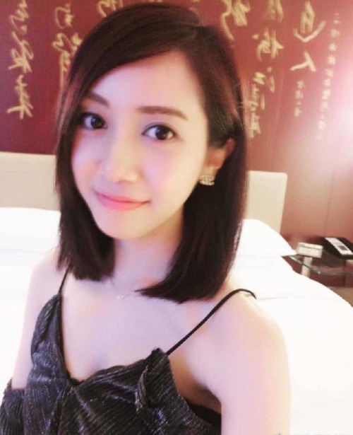 johvison: 清纯中带着闷骚